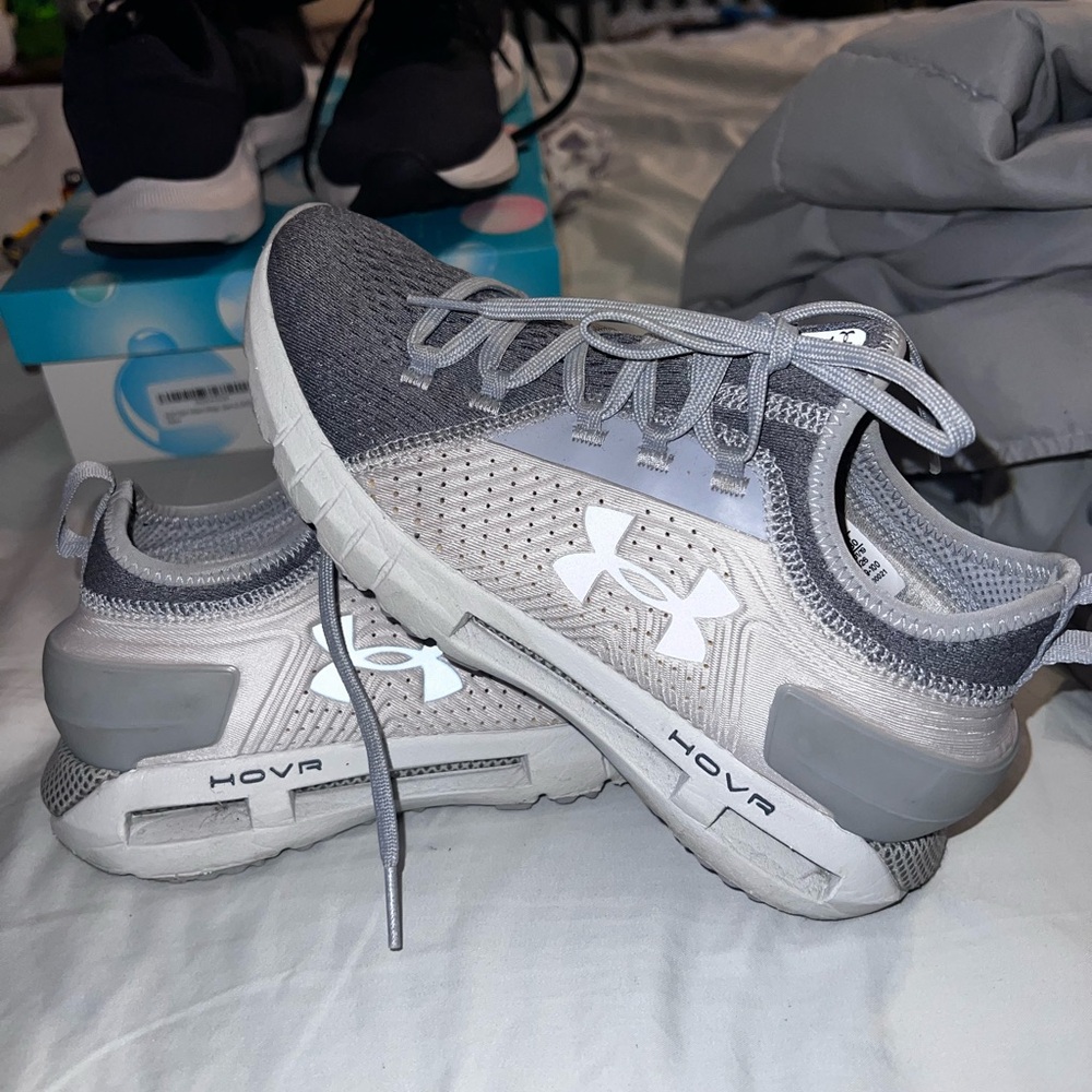 UA Women’s Hovr phantom